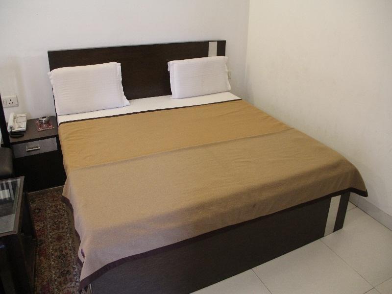 Hotel Lohmod At National Highway 8 - Free Airport Transffer New Delhi