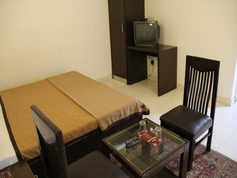 Hotel Lohmod At National Highway 8 - Free Airport Transffer 3*